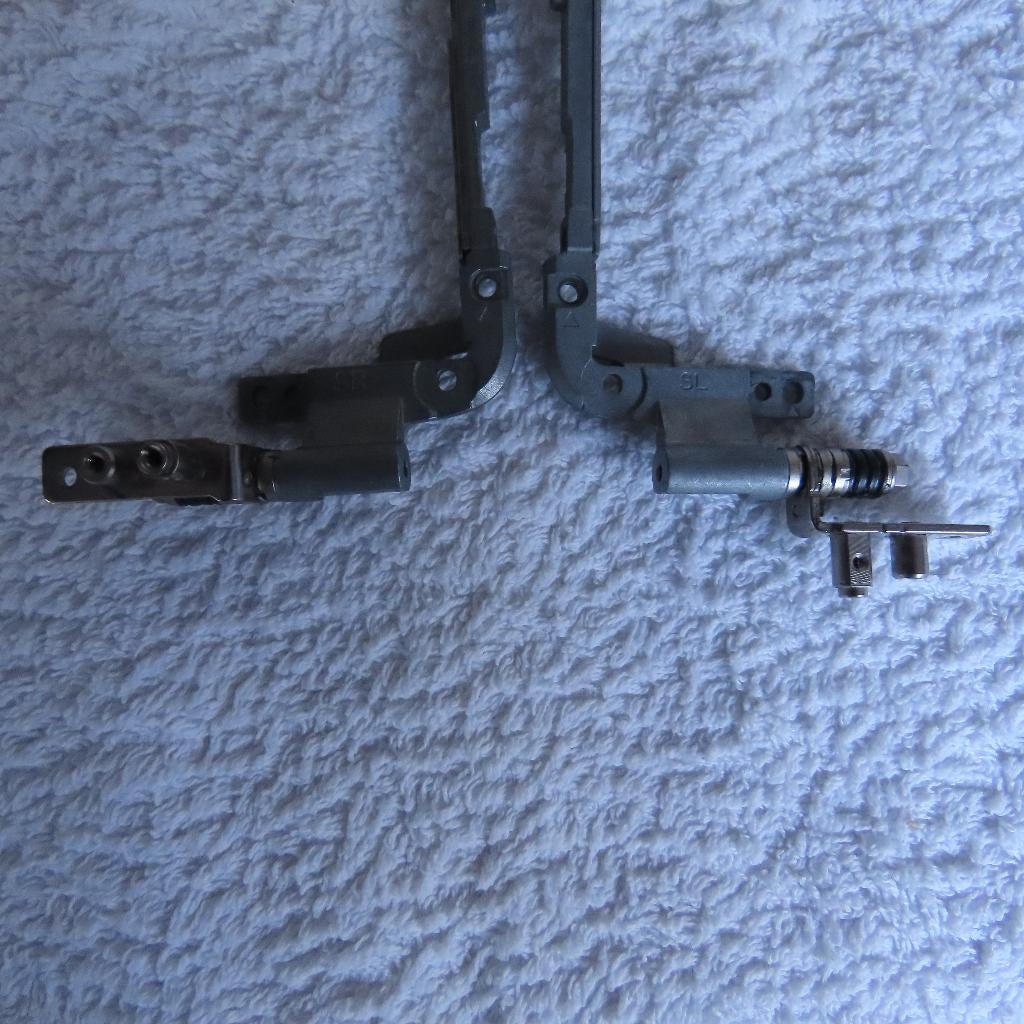 ASUS PRO79IJ Scharnieren L/R K70-SL/ K70/SR Gebruik, Computers en Software, Laptop-opladers, Zo goed als nieuw, Ophalen of Verzenden