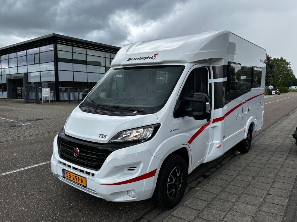 Sunlight T 58 Automaat - 2018 - lage KM, Caravans en Kamperen, Campers, Ringverwarming, Fiat, Tot en met 2, Bedrijf