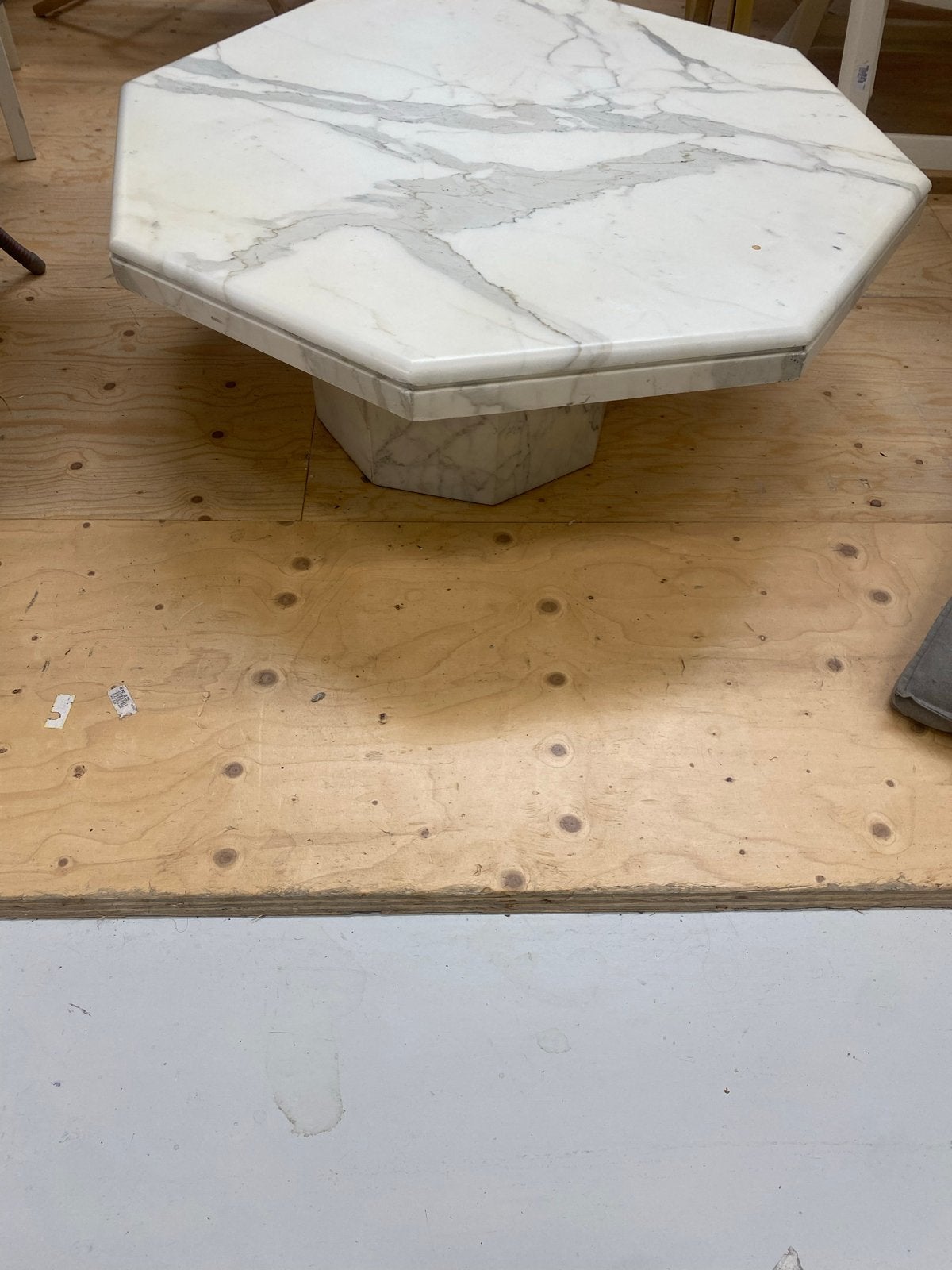 Vintage jaren 80 Carara wit marmeren salontafel achthoekig, Ophalen, Gebruikt, 75 cm of meer, Overige vormen