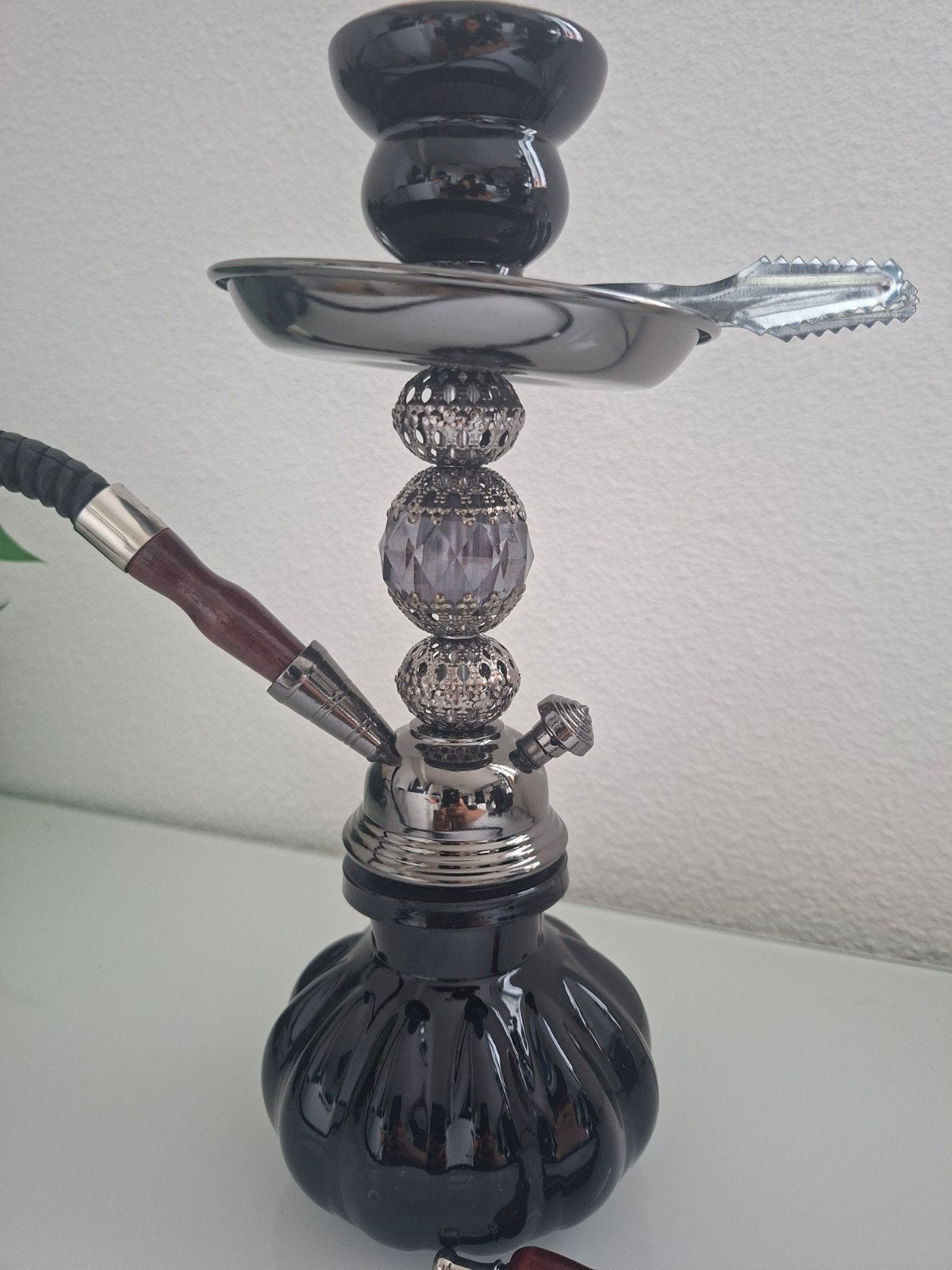 Zwarte waterpijp met tang, Ophalen, Zo goed als nieuw, (Water)pijp