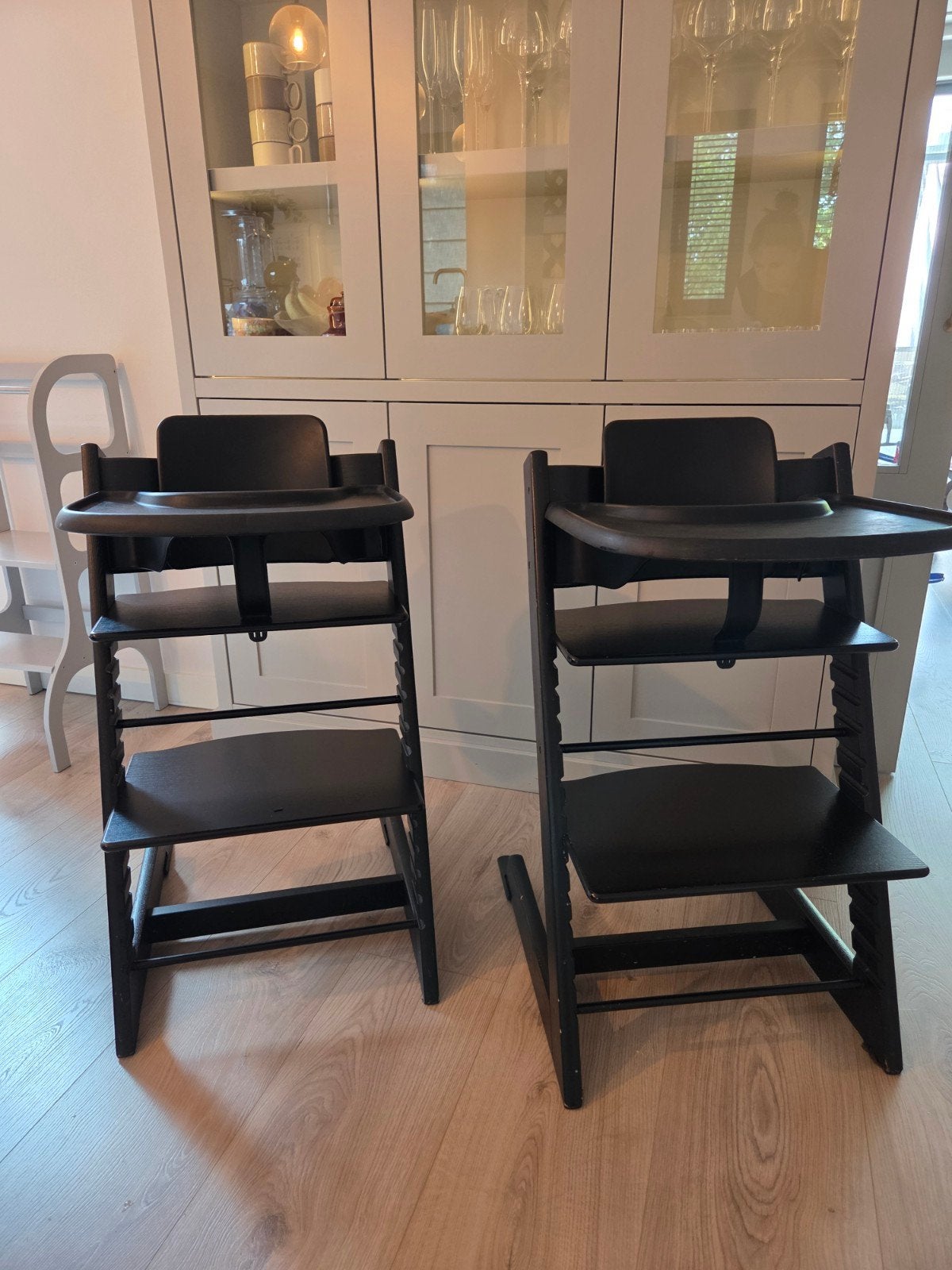 2x Kinderstoel Stokke Tripp Trapp Oak Black, Ophalen, Zo goed als nieuw, Meegroeistoel, Stoelverkleiner