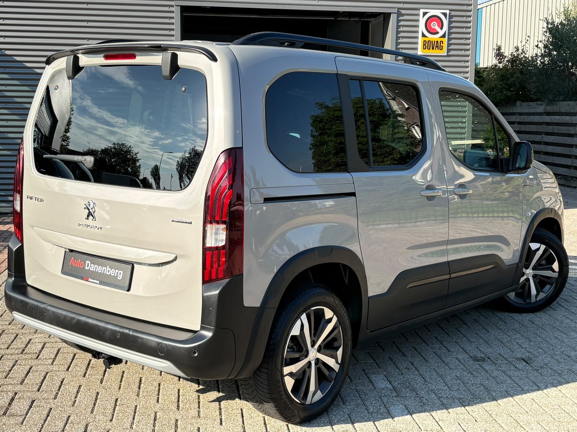 Peugeot Rifter 1.2 Puretech GT-Line AUTOMAAT,TREKHAAK, Dealer onderhouden, Stof, Zwart, Overige kleuren