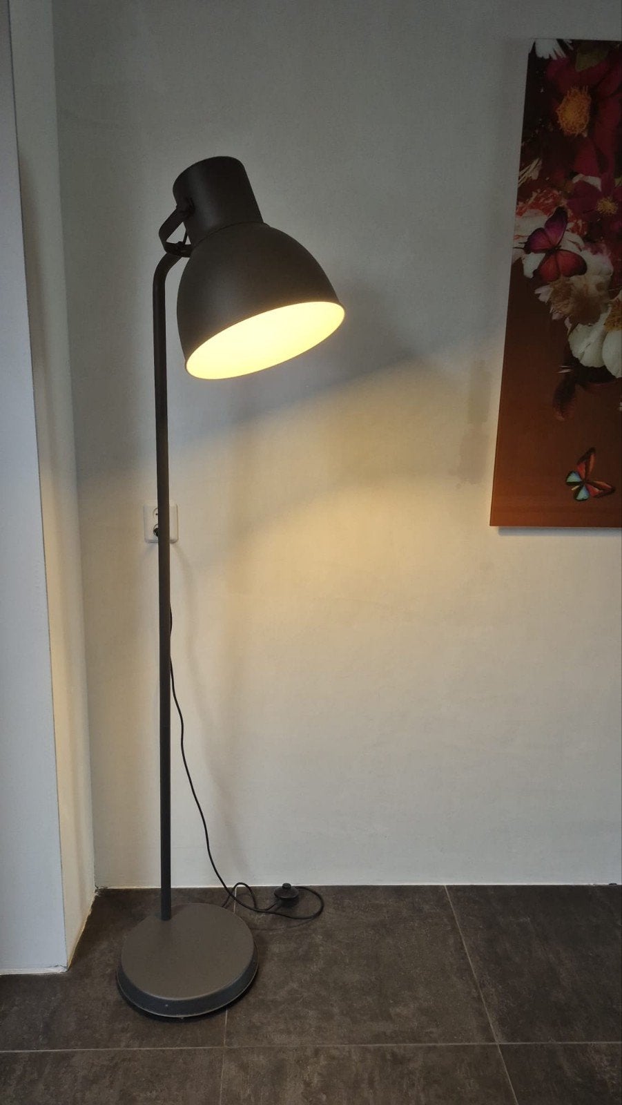 Hektar Ikea staande lamp donkergrijs, Huis en Inrichting, Ophalen, Modern, Industrieel, Zo goed als nieuw, Metaal