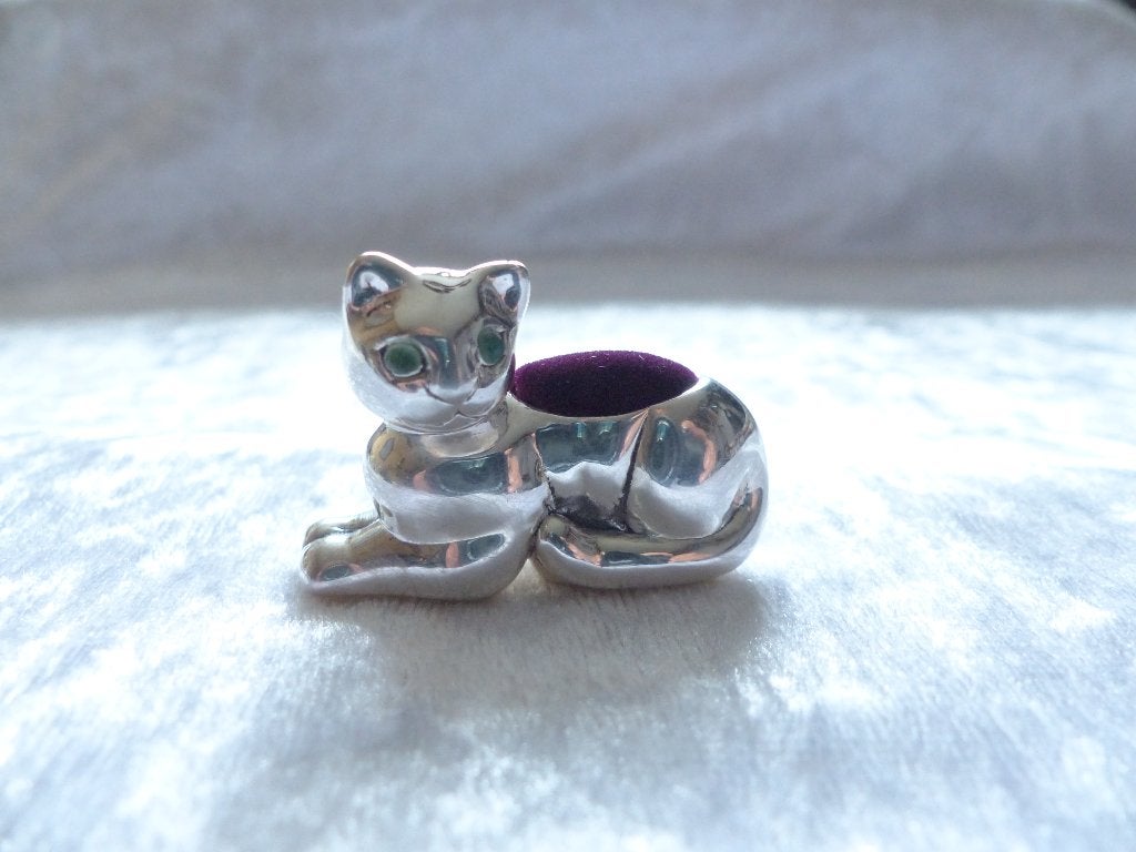 Mooie Zilveren Speldenkussen - Poes met groene oogjes, Antiek en Kunst, Antiek | Goud en Zilver, Verzenden, Zilver