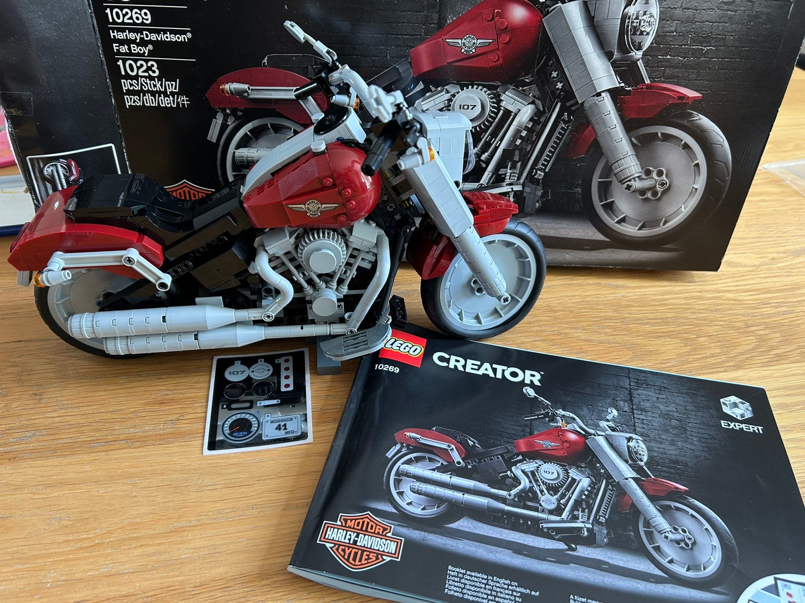 Lego Harley Davidson Fat Boy 10269 met ongebruikte stickers, Lego, Ophalen of Verzenden, Zo goed als nieuw, Compleet