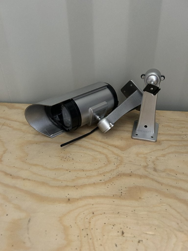 Zilverkleurige Dummy Beveiligingscamera met Montagebeugels, ., Nieuw, Ophalen of Verzenden, .