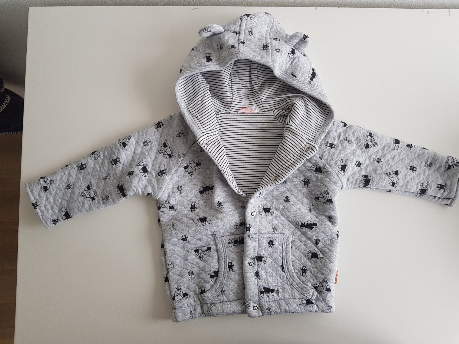 Maat 68 vest jasje, Kinderen en Baby's, Babykleding | Maat 56, Ophalen of Verzenden, Zo goed als nieuw, Jasje, Hema