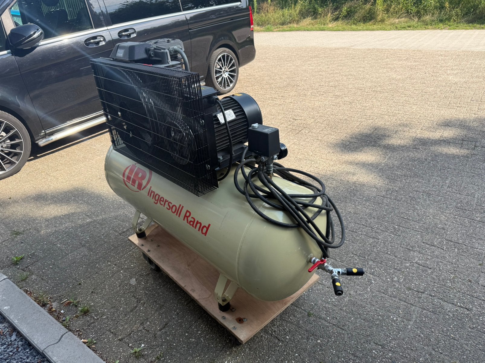 Ingersoll Rand 5,5 kW 270L Compressor 7,5 PK 400V, Doe-het-zelf en Verbouw, Compressors, Handelgigant, Zo goed als nieuw, Info@handelgigant.nl