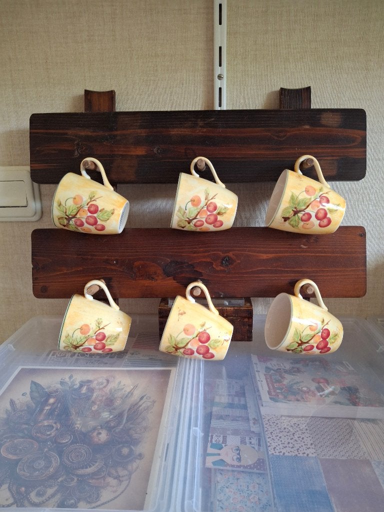 Prachtige set van 6 Vic's Handpainted kersenmokken+mokkenrek, Huis en Inrichting, Ophalen, Overige materialen, Overige merken