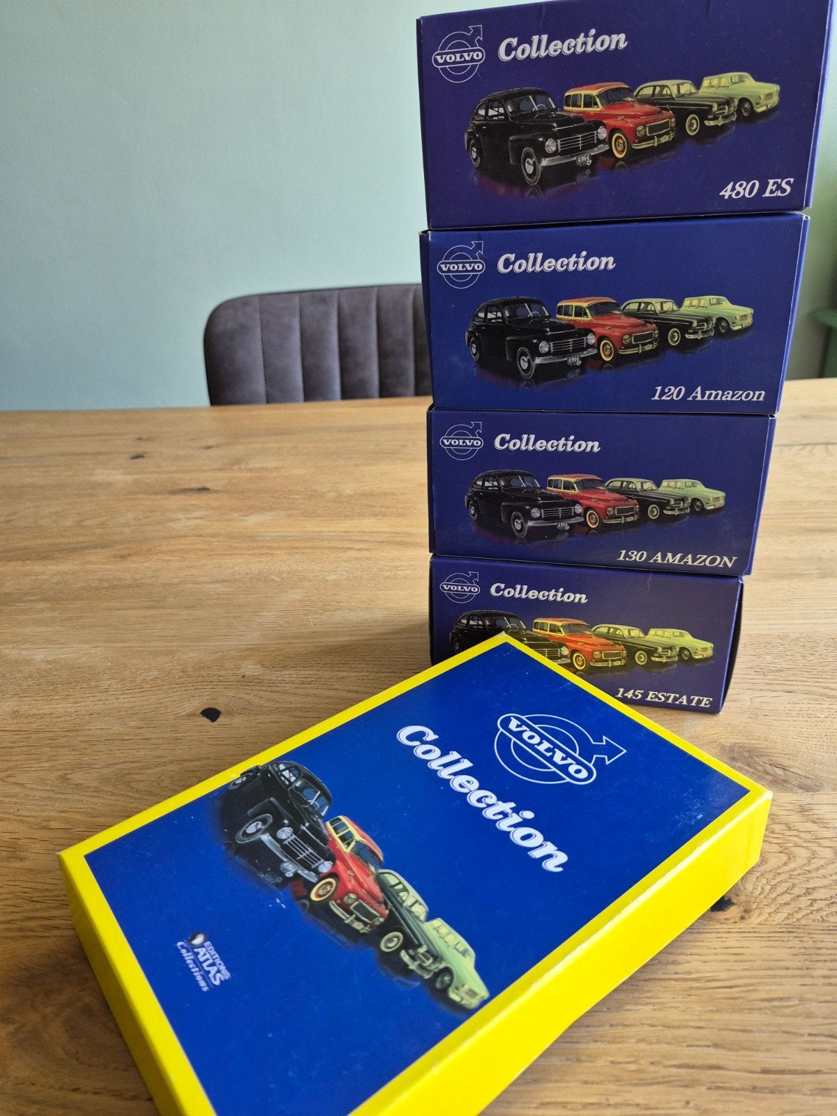 Volvo Collection schaalmodellen met boekjes, Hobby en Vrije tijd, Modelauto's | Overige schalen, Ophalen of Verzenden