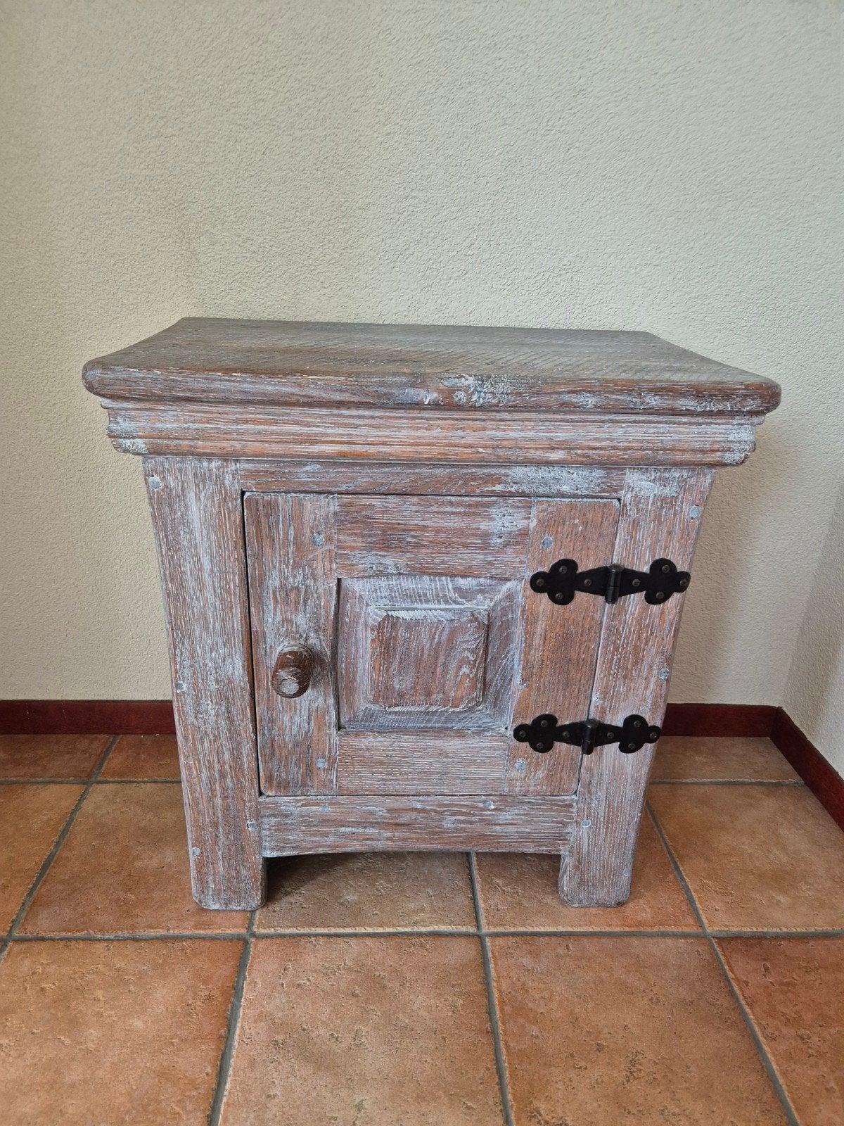 Rustiek houten kastje met verweerde look, Ophalen