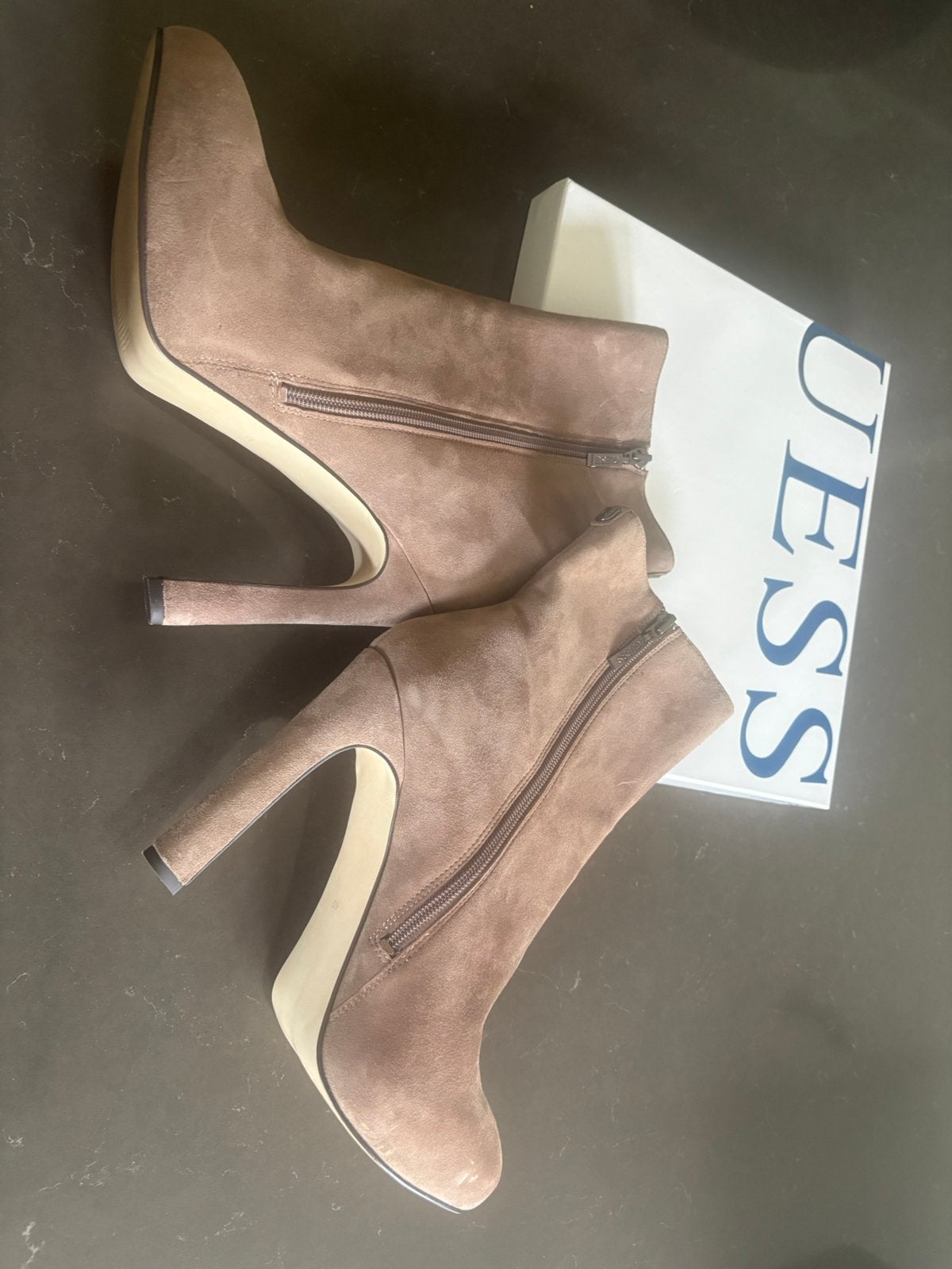 Guess Enkellaarsjes maat 40. ZGAN 🤩🛍️, Beige, Lage of Enkellaarzen, Ophalen of Verzenden, Zo goed als nieuw