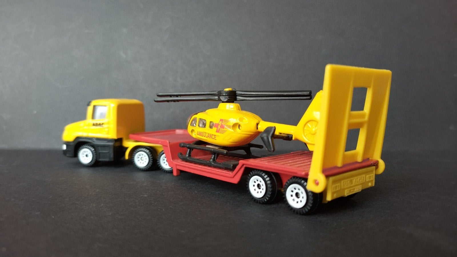 Scania Torpedo met heli Siku Pol, Verzenden, Zo goed als nieuw, Bus of Vrachtwagen, Siku