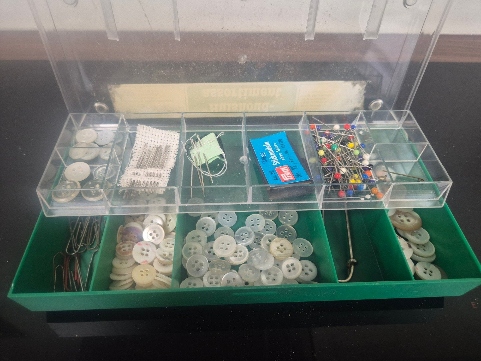 sorteerdoos met inhoud, Ophalen of Verzenden, Zo goed als nieuw, Knoop of Knopen
