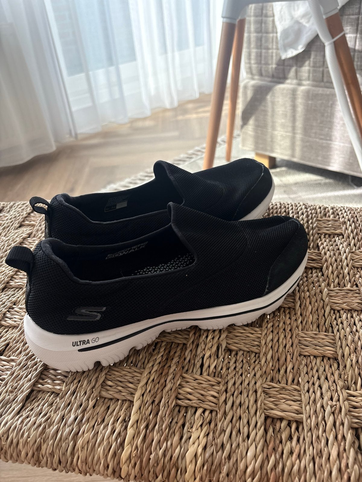 Skechers Go Walk instappers - Zwart - Maat 41, Verzenden, Zo goed als nieuw, Zwart, Instappers