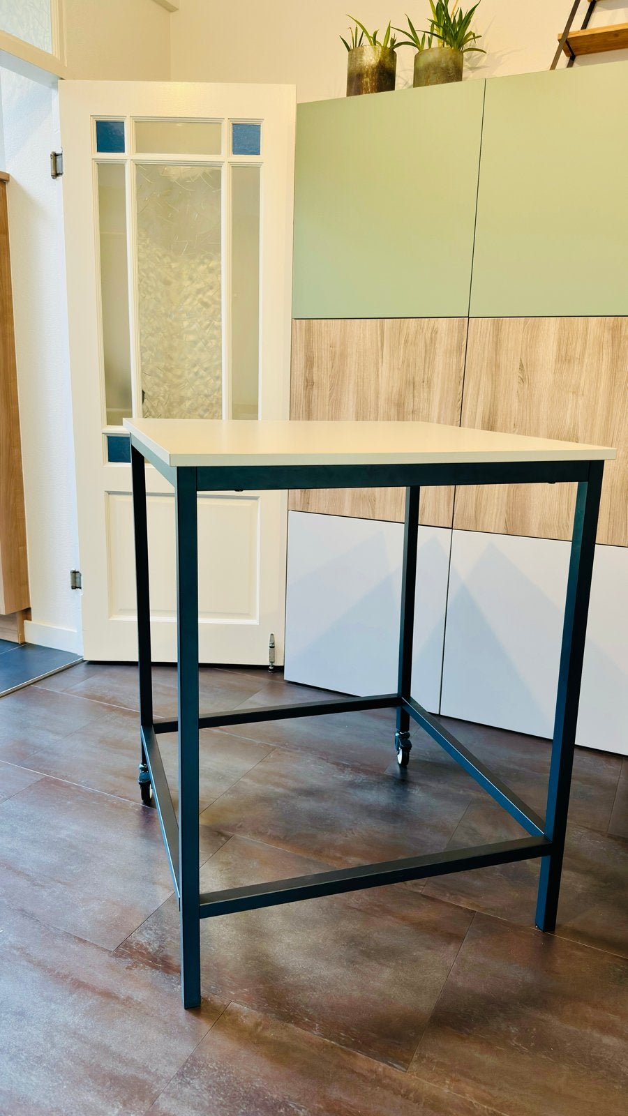 IKEA Trotten Hoge Tafel / Statafel met Zwenkwielen, Ophalen, Zo goed als nieuw