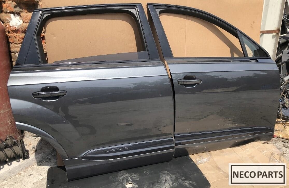 AUDI Q7 4M LZ7S PORTIER DEUR ORIGINEEL ALLES LEVERBAAR !!, Auto-onderdelen, Carrosserie en Plaatwerk, Gebruikt, -, Achter, -