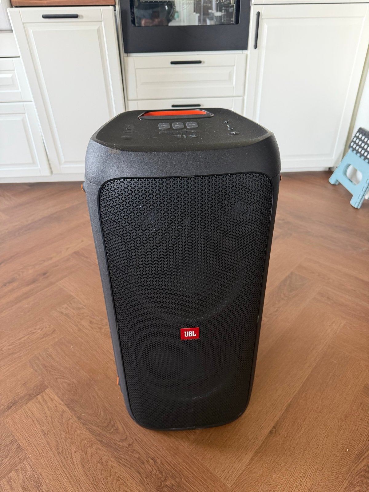 Foto 2 van JBL Partybox 310 - Krachtige Party Speaker met Lichteffecten
