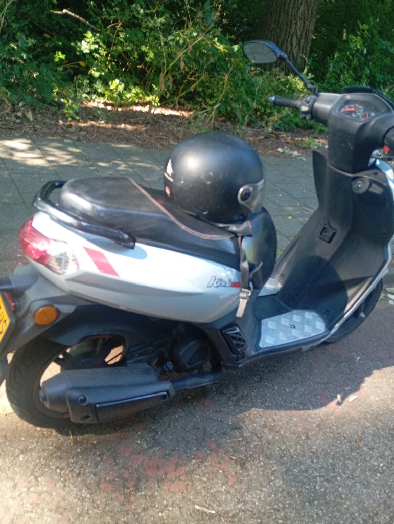 Peugeot kisbee R uit 2021 geel kenteken., Ophalen, Overige modellen, Maximaal 45 km/u, 49 cc
