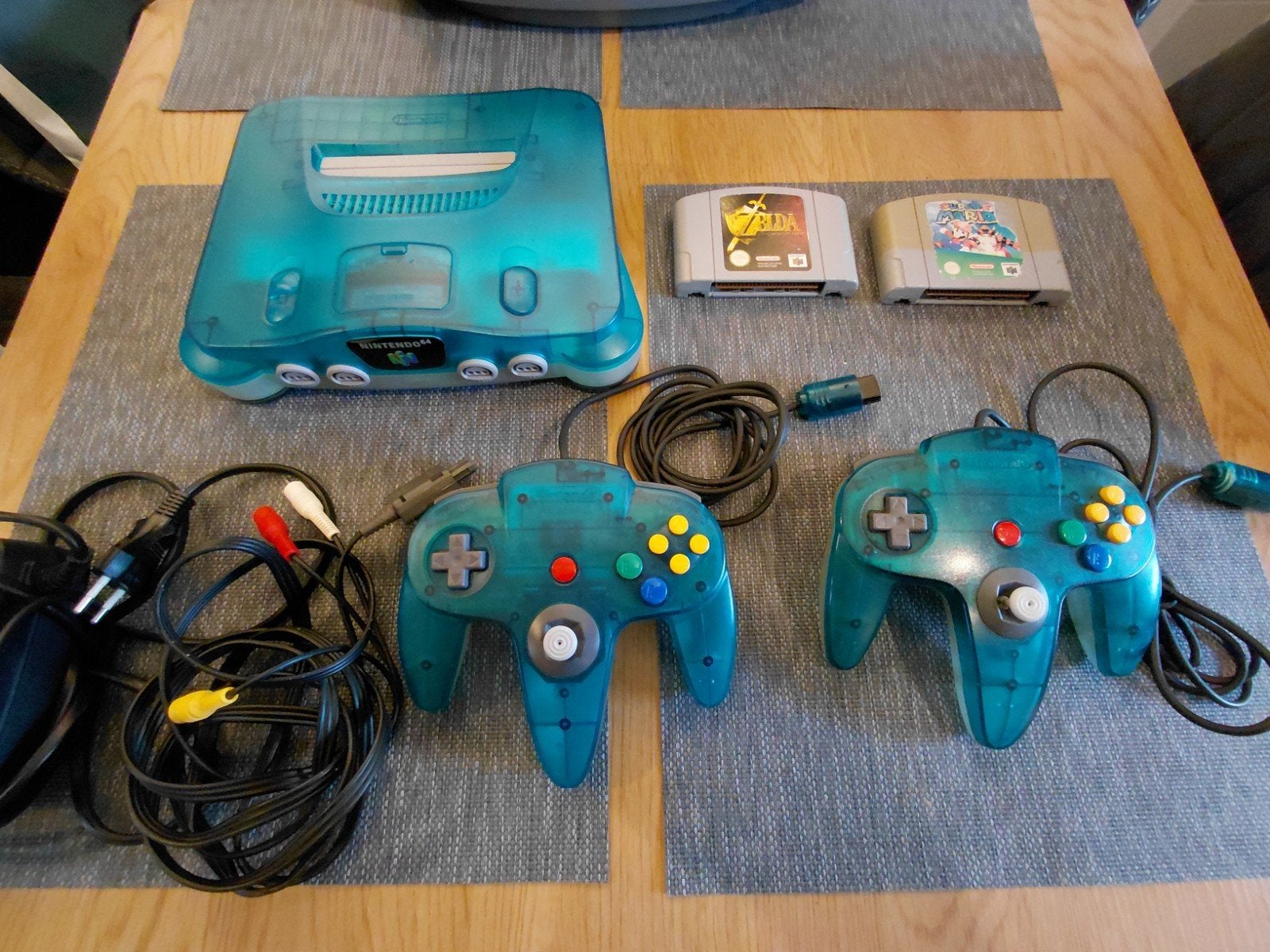 Nintendo 64  Ice Blue Console met 2 controllers, Ophalen, Gebruikt, Met 2 controllers, Met games