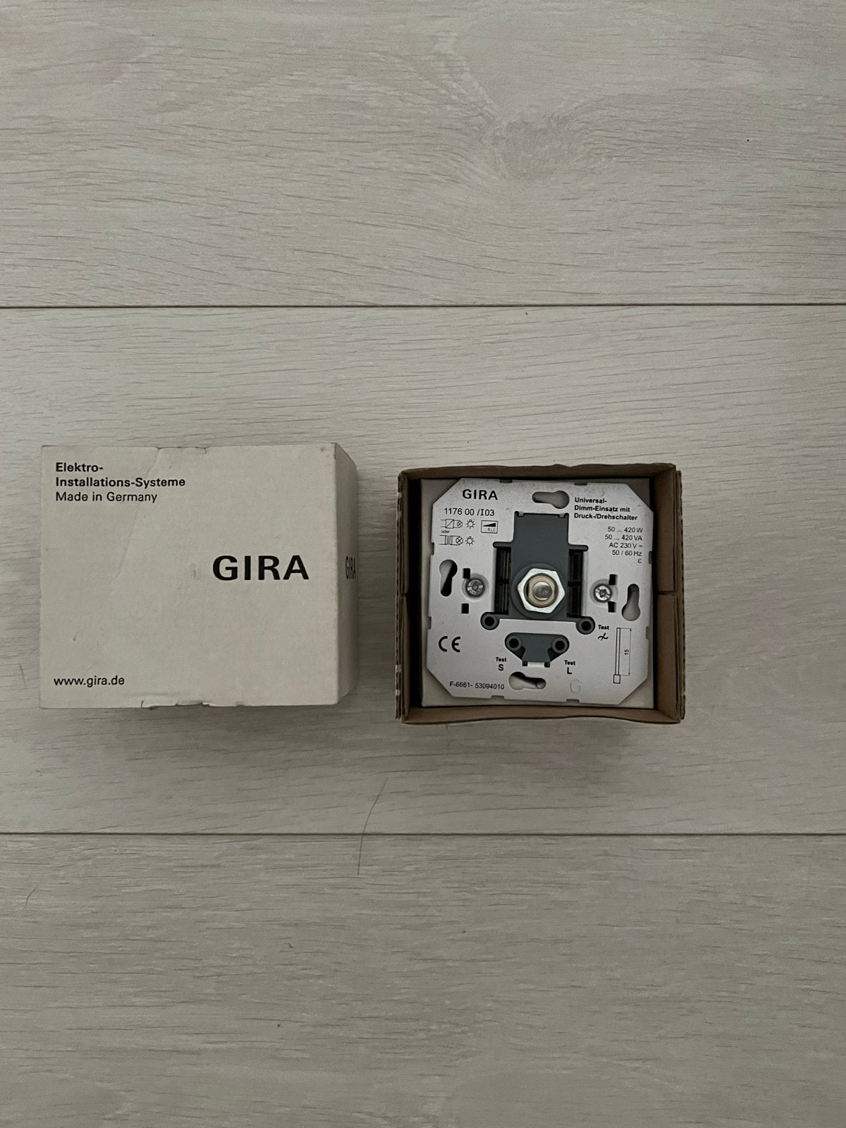 Gira Universele Dimmer met Druk-/Draaischakelaar, Ophalen of Verzenden, Nieuw, Gira, Dimmer