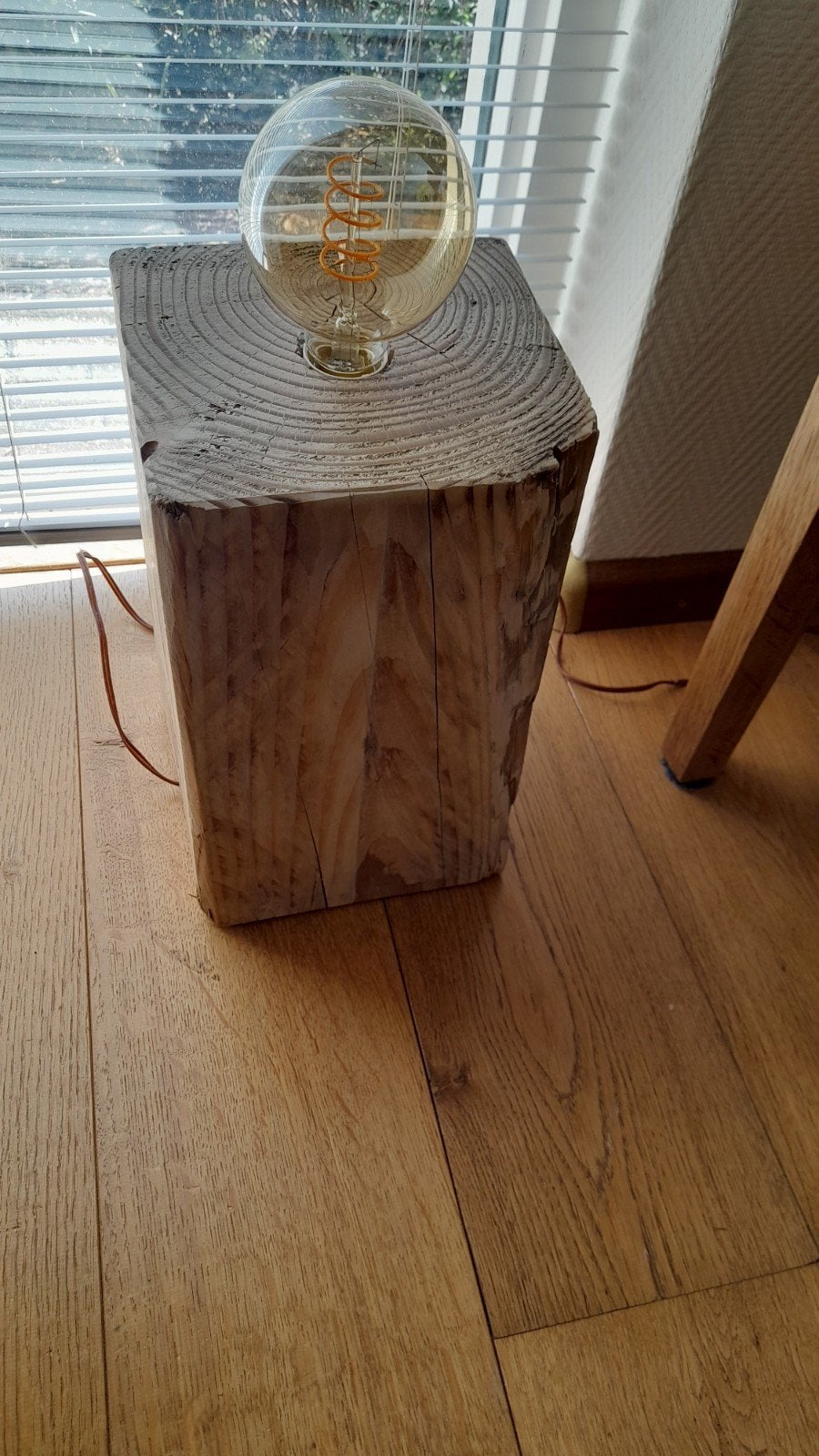 Houten blok vloer/tafellamp met dimmer en lamp, Ophalen of Verzenden, Zo goed als nieuw, Hout, Dimbaar