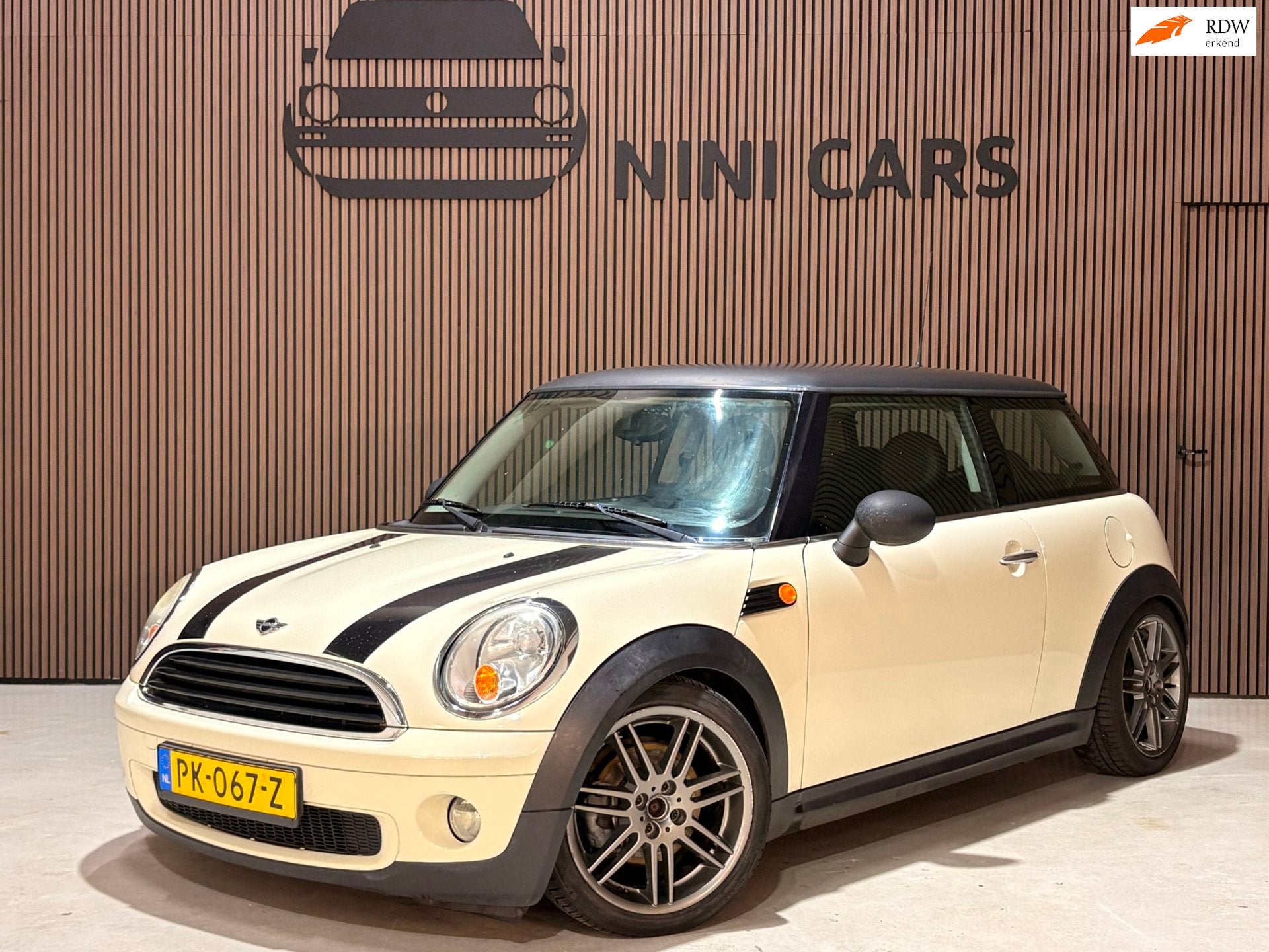 Mini 3-Deurs 1.4 One leer stoelverwarming volledig onderhoud, Auto's, Mini, Voorwielaandrijving, Dealer onderhouden, Gebruikt