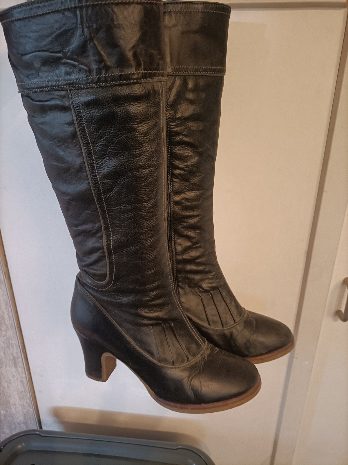 Zwarte hoge laarzen maat 40 met laarzenspanners, Kleding | Dames, Schoenen, Ophalen of Verzenden, Gedragen, Zwart, Hoge laarzen