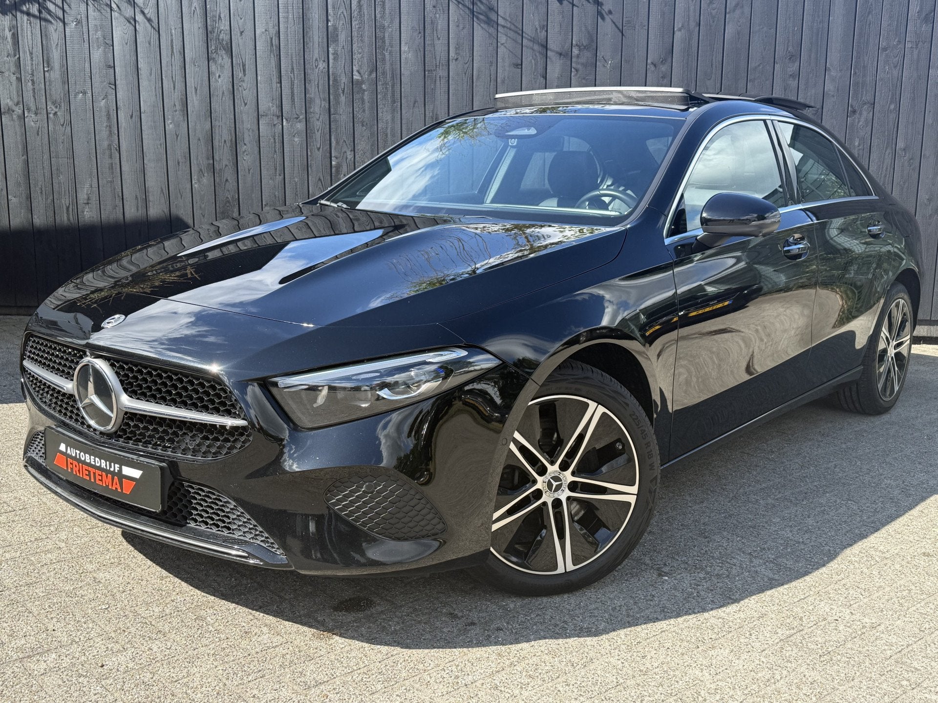 Mercedes-Benz A-Klasse 250 e Business Line (bj 2023), Auto's, 12 maanden, Zwart, 4 cilinders, Zwart