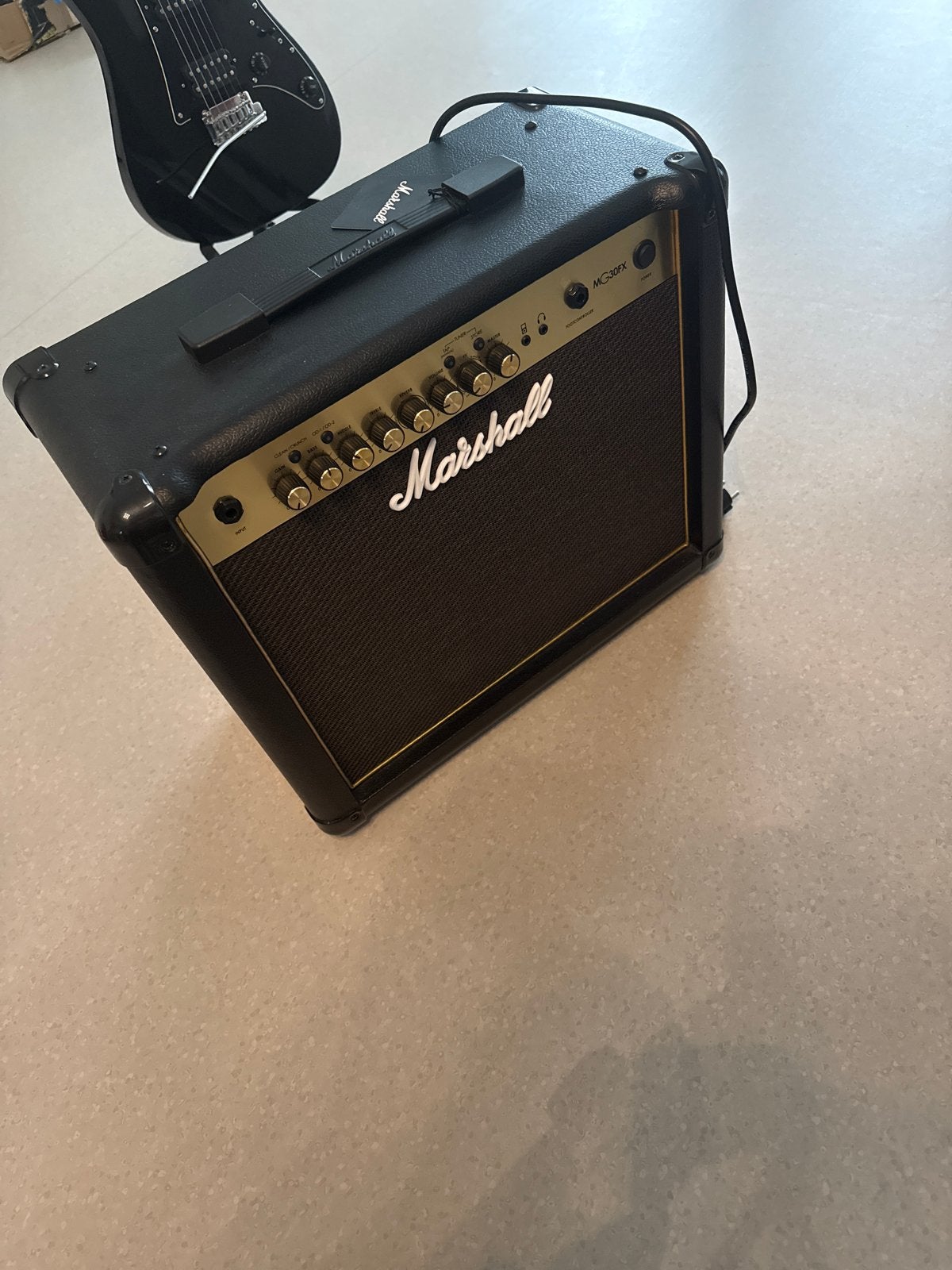 Foto 2 van Marshall MG100FX gitaarversterker