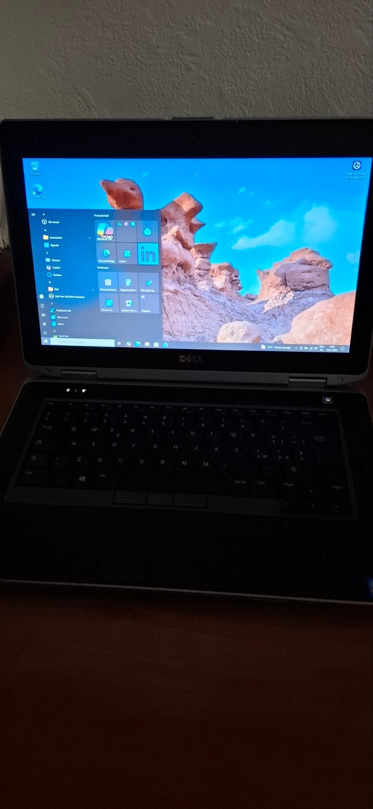 Dell laptop met oplader, Ophalen, Zo goed als nieuw, 15 inch, 2 tot 3 Ghz