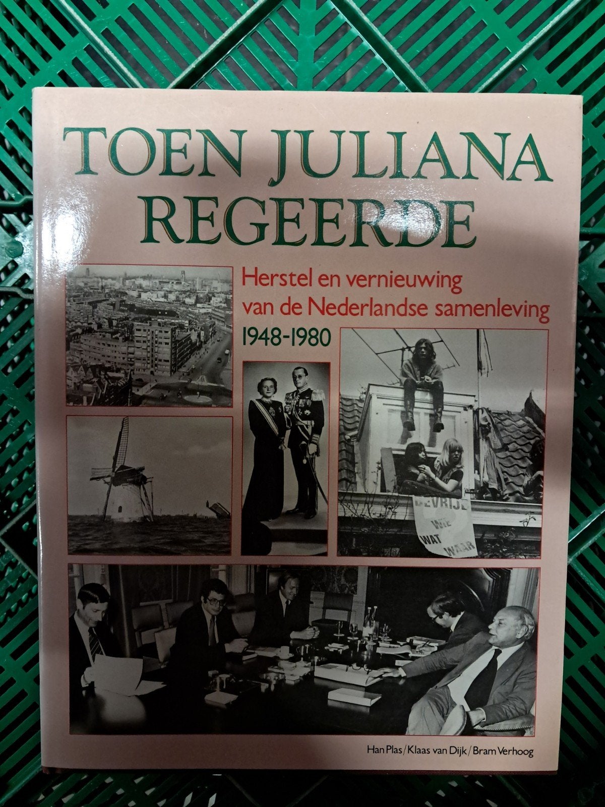 Toen Juliana Regeerde: Herstel en vernieuwing 1948-1980, Ophalen of Verzenden, 20e eeuw of later, Gelezen, Han Plas / Klaas van Dijk / Bram Verhoog
