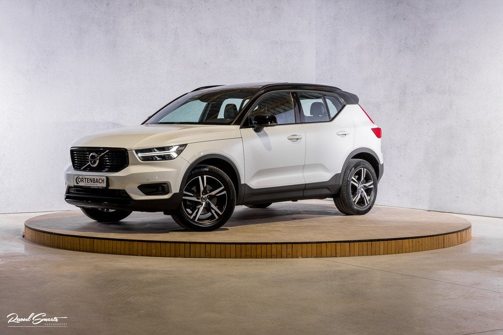 Volvo XC40 2.0 T5 AWD R-Design | Zwenkbare trekhaak | 2.100, Auto's, Volvo, 12 maanden, Gebruikt, 4 cilinders, Wit
