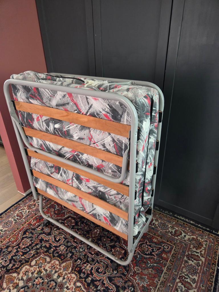Opvouwbaar logeerbed met matras - Ideaal voor gasten, Huis en Inrichting, Slaapkamer | Bedden, Ophalen, Eenpersoons, 190 cm of minder
