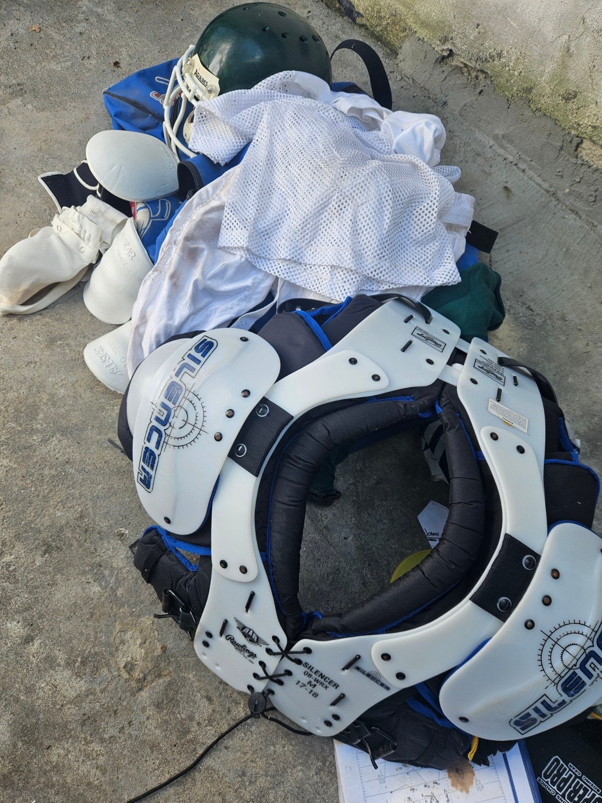 Amerikaans voetbaluitrusting: helm, schouderpads, broek, Ophalen, Gebruikt