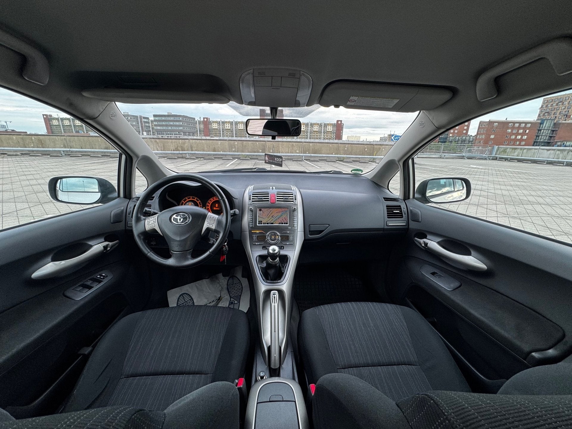 Toyota Auris 1.6-16V Sol Business CLIMA CRUISE NAVI NAP, Voorwielaandrijving, Gebruikt, Zwart, 4 cilinders