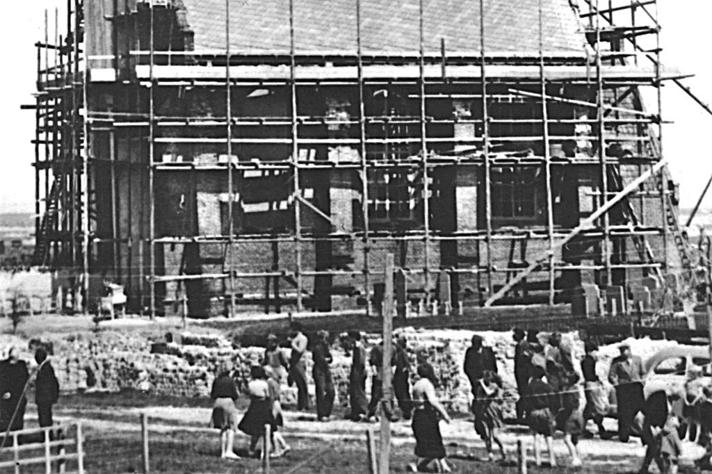 968815 Texel Den Hoorn Restauratie Kerkje 1956 Gelopen, Ophalen of Verzenden, 1940 tot 1960, Gelopen, Waddeneilanden