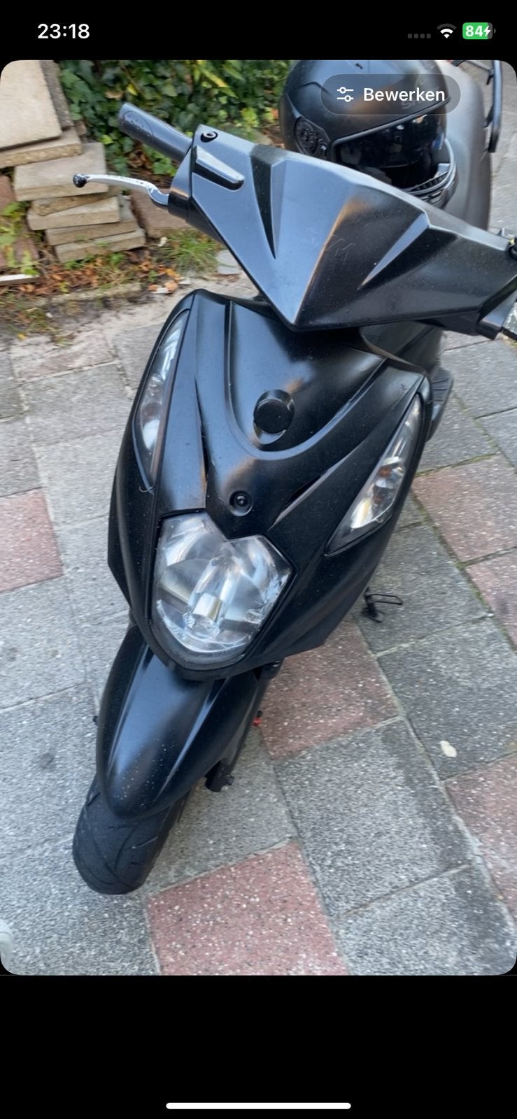 Sym orbit Scooter met shark helm, Ophalen, Zo goed als nieuw, Benzine, Overige modellen