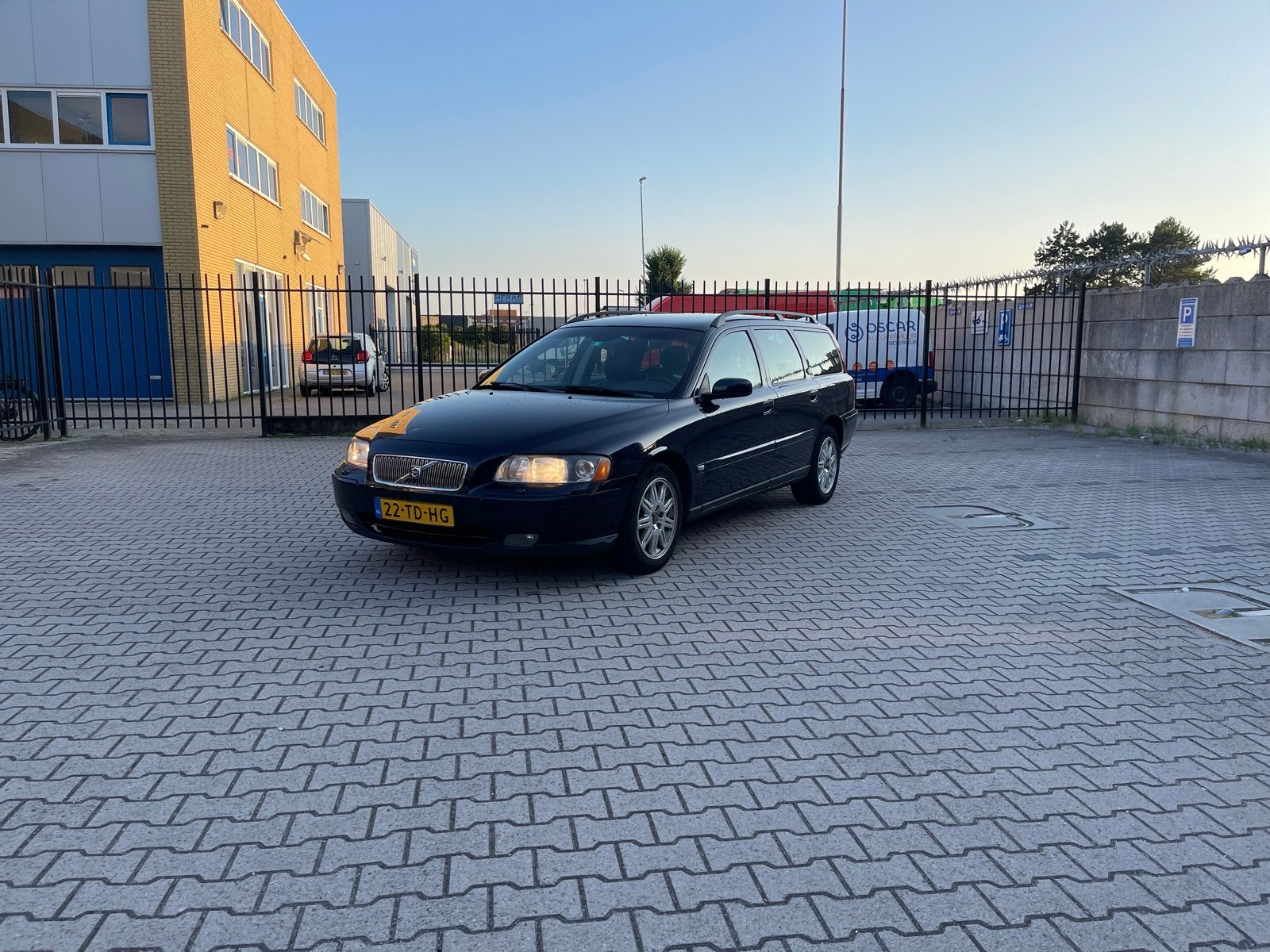 Volvo V70 2.4 140PK AUT 2006 Blauw, 1800 kg, Zwart, Blauw, 1498 kg