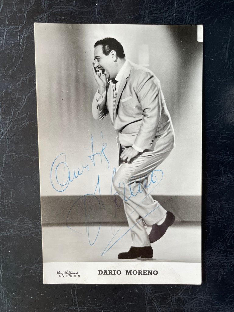 ansichtkaart van Dario Moreno met echte handtekening., Verzenden, 1940 tot 1960, Sterren en Beroemdheden