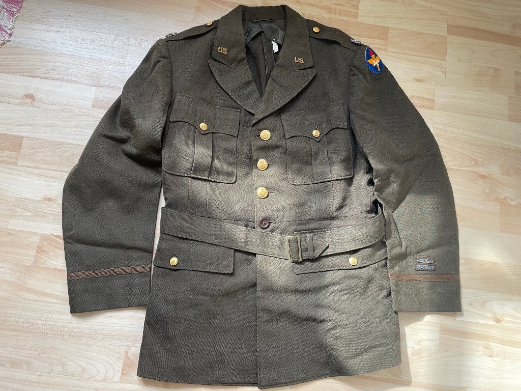 WW2 US, verschillende Class A's en caps, officier, Ophalen of Verzenden, Landmacht, Amerika, Embleem of Badge