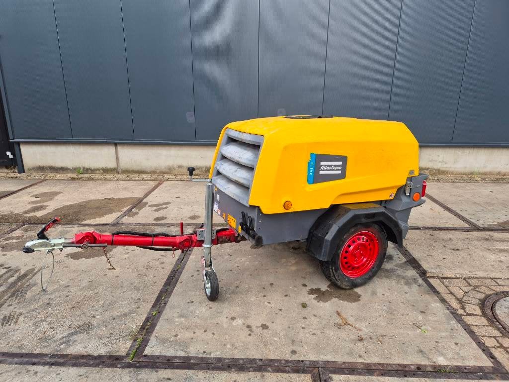 Atlas-Copco XAS 38 (bj 2021), Zakelijke goederen, Machines en Bouw | Pompen en Compressoren
