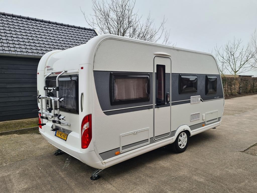 Hobby De Luxe 455 U caravan. Bouwjaar 2018. Met mover., Rondzit, Hobby, Particulier, Luifel
