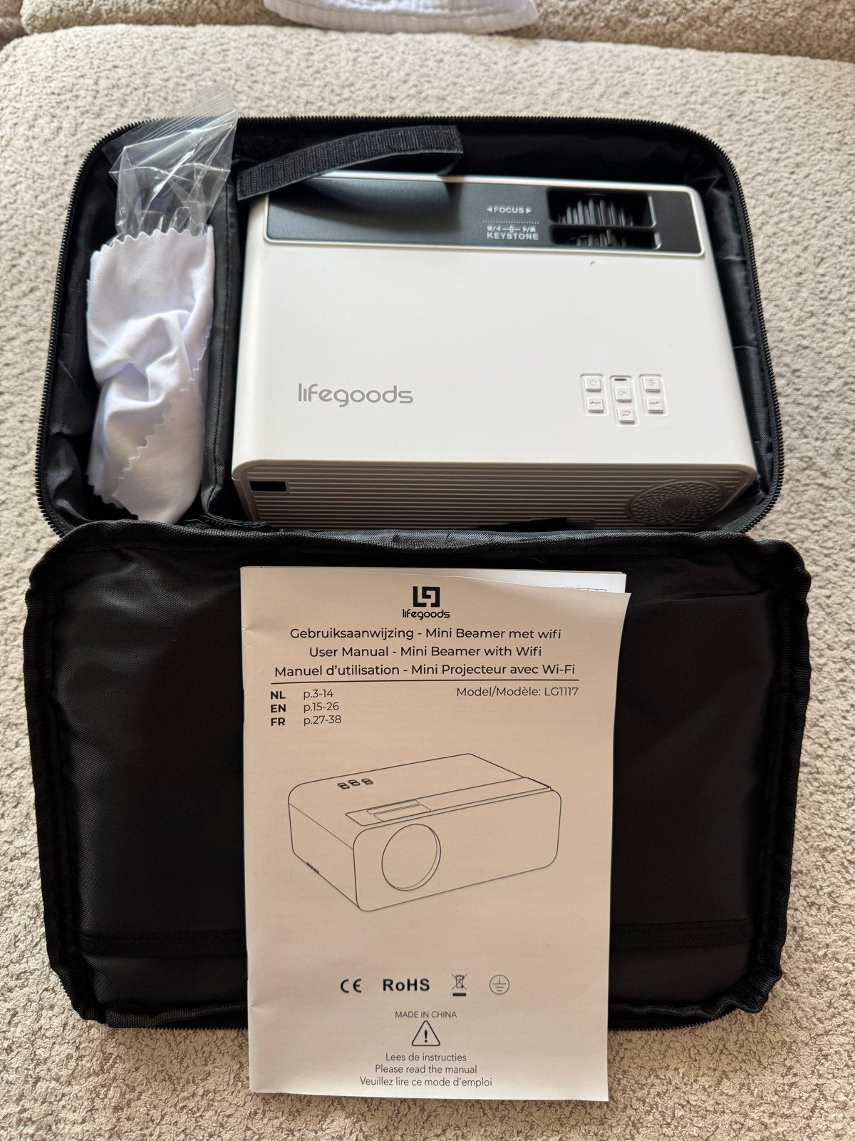 LifeGoods Mini Beamer met WiFi - Full HD Projector, Ophalen of Verzenden, Zo goed als nieuw, LED, Full HD (1080)