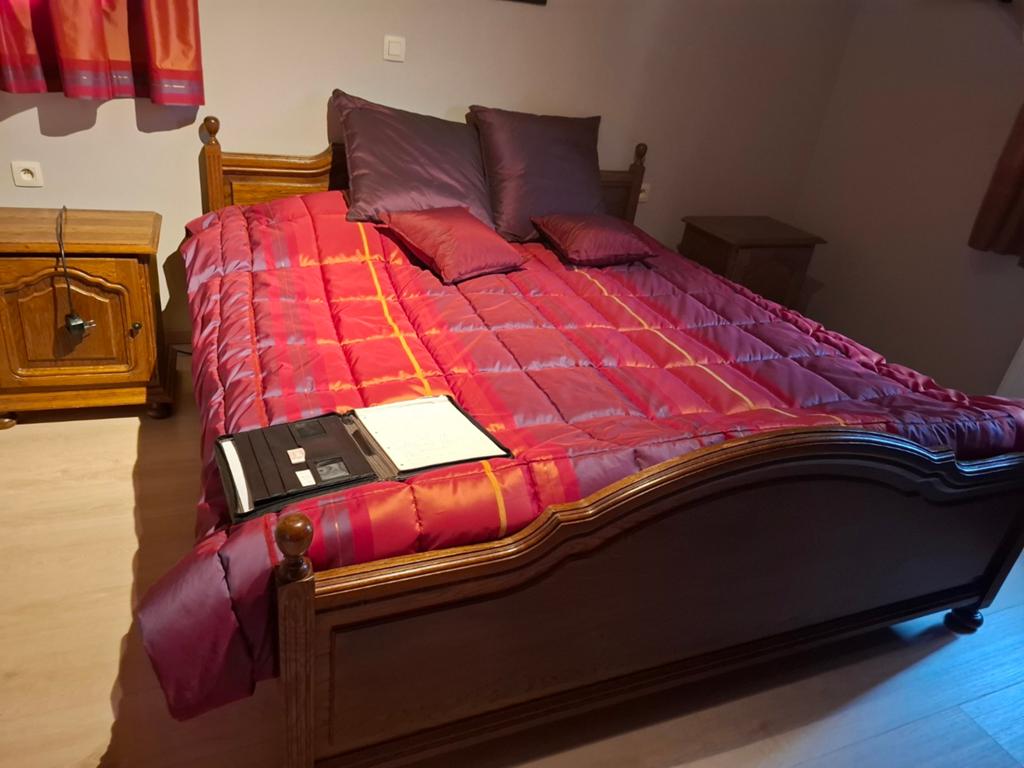 Complete slaapkamer: bed, nachtkastjes, kledingkast, Ophalen