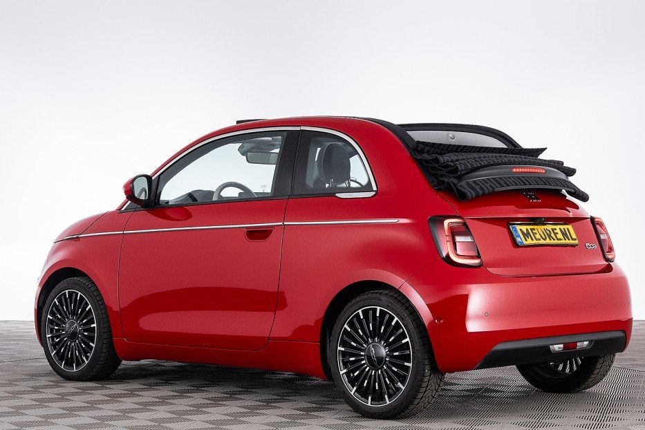 Fiat 500e CABRIO 42kWh La Prima | SOH: 97,65% | 'ROSSO PASSI, 12 maanden, 0 cilinders, Gebruikt, 118 pk