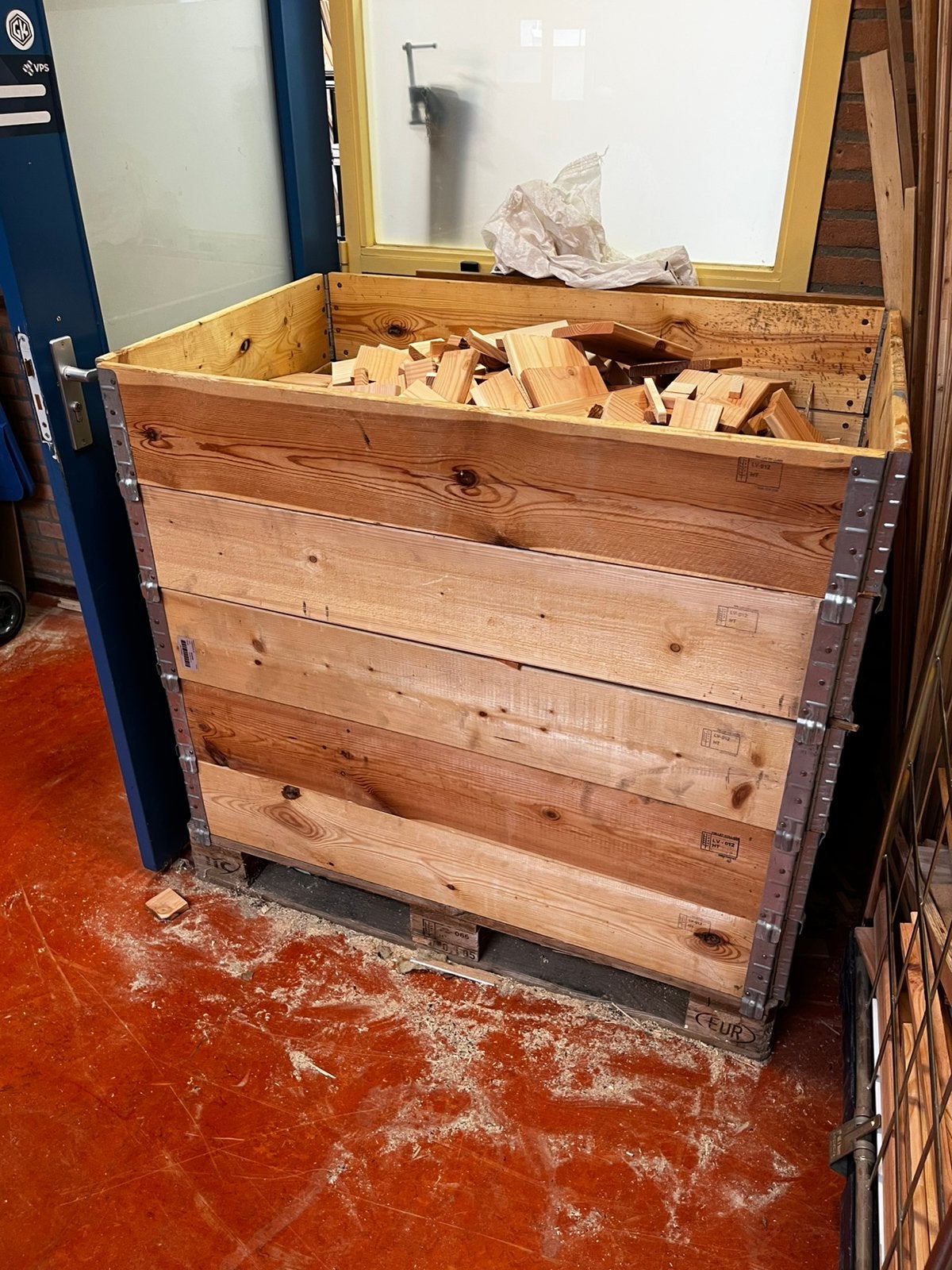 Reststukken douglashout. Ruim 1 kuub, Minder dan 3 m³, Ophalen