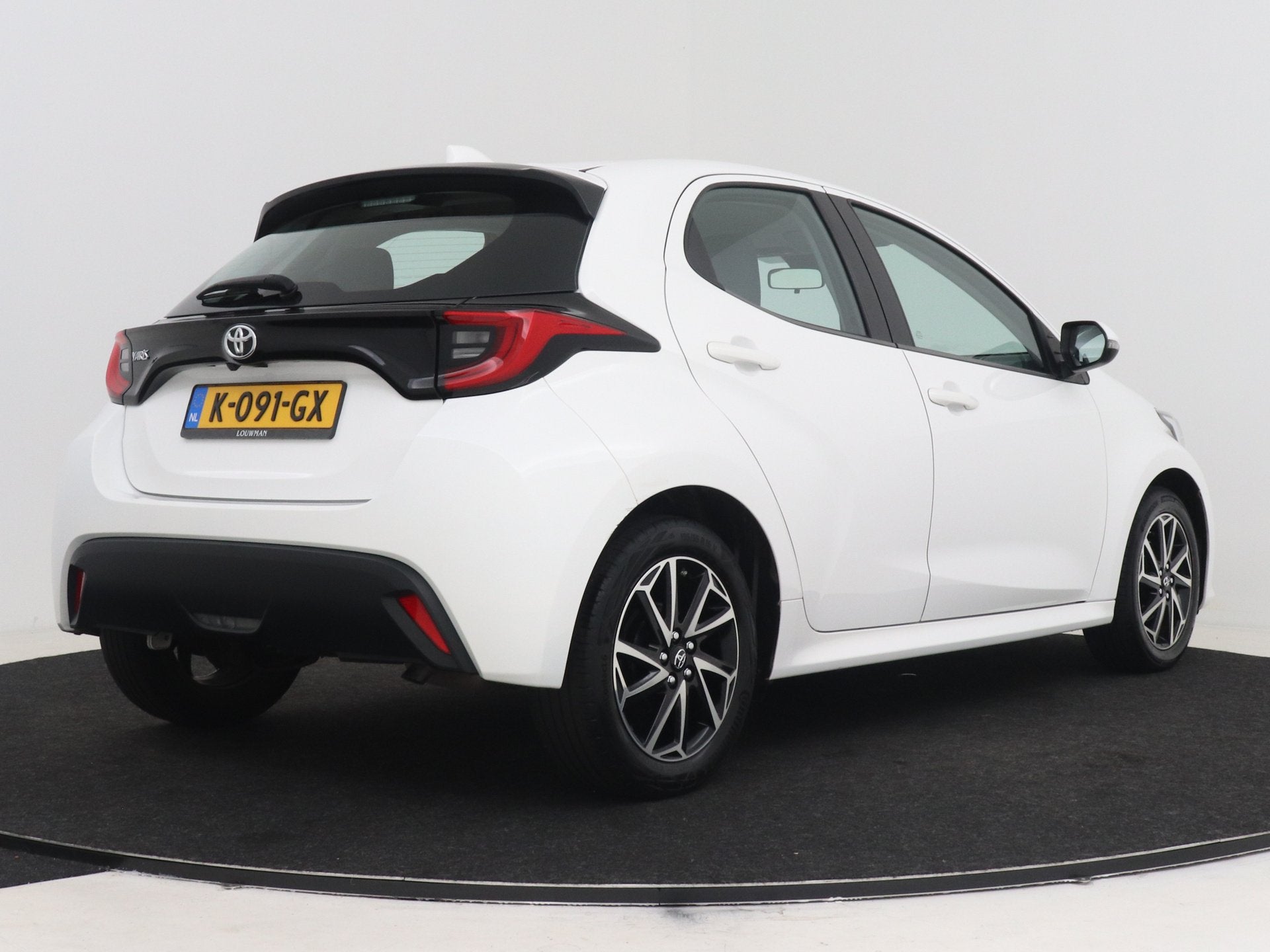 Toyota Yaris 1.5 VVT-i Dynamic | Dealer Onderhouden | Airco, 12 maanden, Wit, Bedrijf, Handgeschakeld