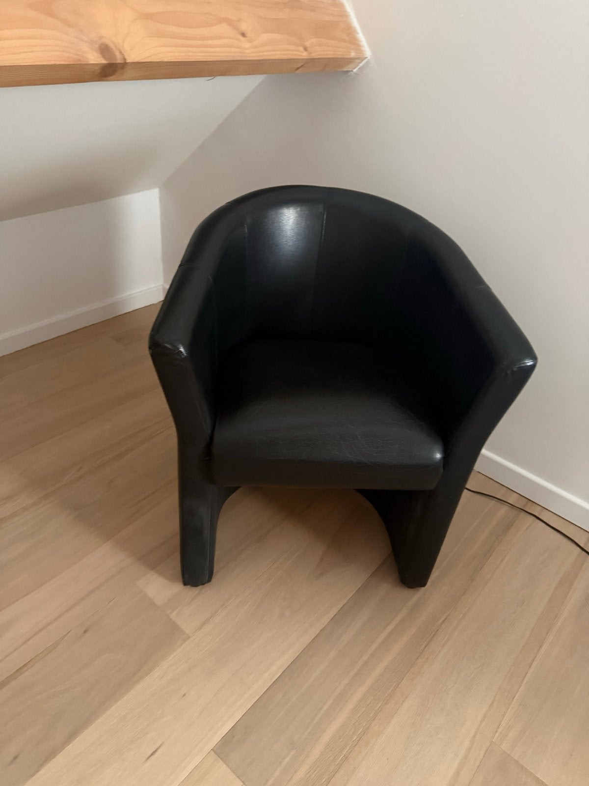 Zwarte leren fauteuil - Comfortabele kuipstoel, Huis en Inrichting, Gebruikt, Zwart, Leer, Ophalen of Verzenden