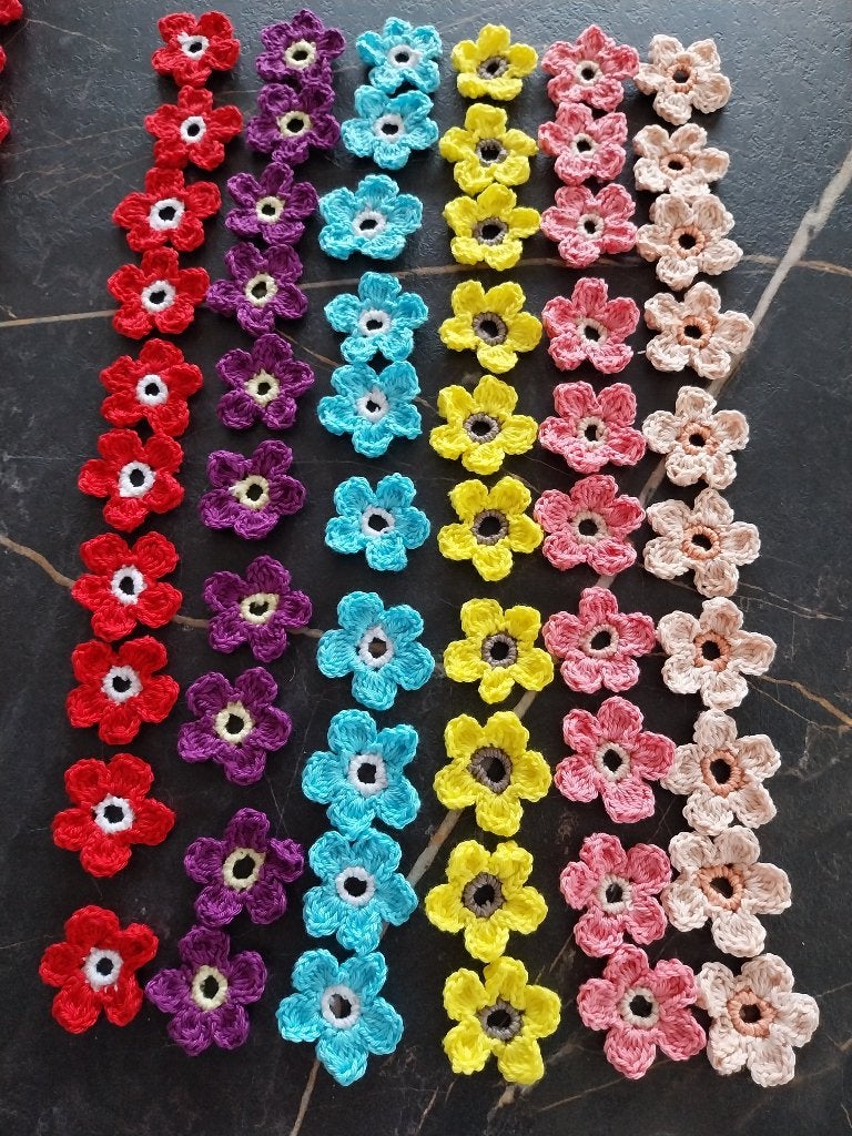 Gehaakte bloemen in fleurige tinten, Fantasie, Handgemaakt, Nieuw, Meerkleurig
